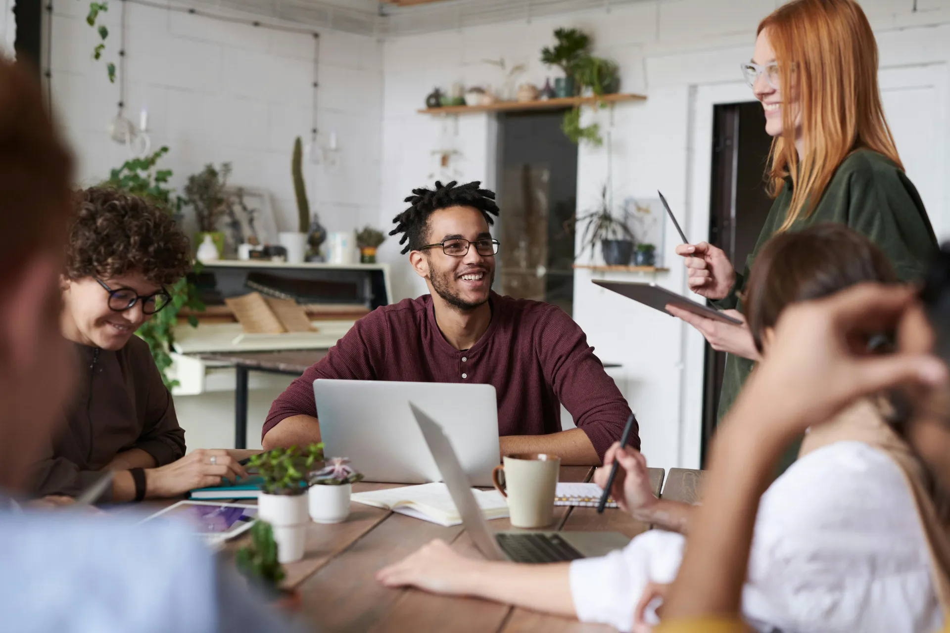 rightNest employees collaborating and working happily in the office, reflecting the company’s positive work environment.