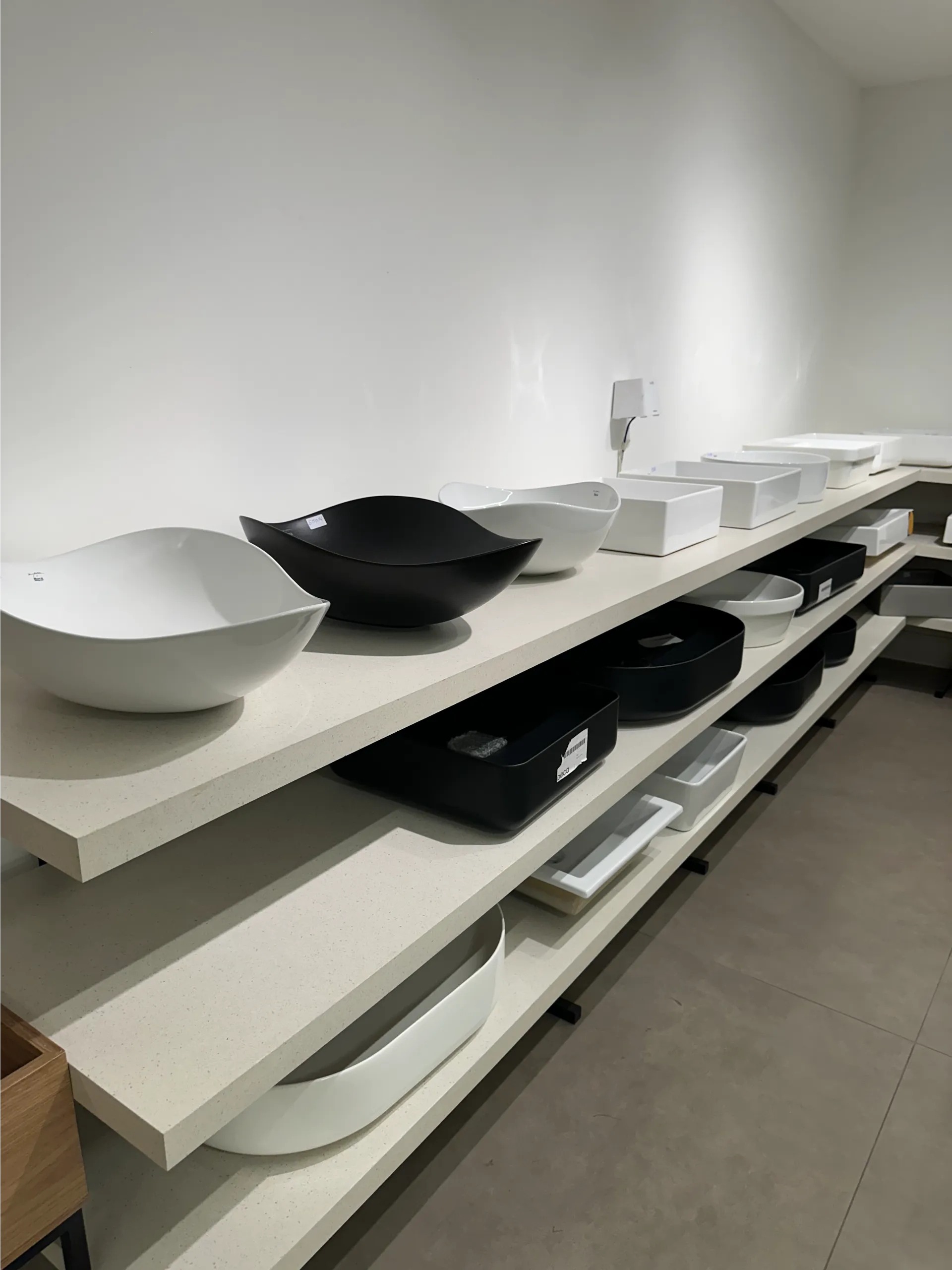 Louças e metais da Elimacol Acabamentos, combinando estilo e durabilidade para banheiros e cozinhas